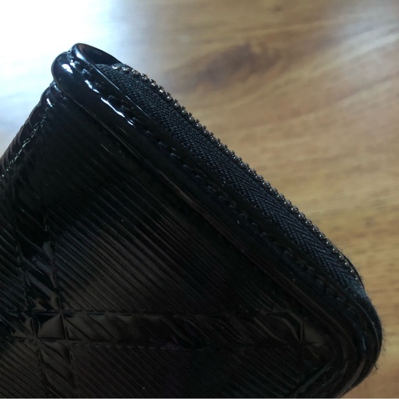 Burberry Black Patent Nova Check Zippy Wallet - Picture 7 of 11